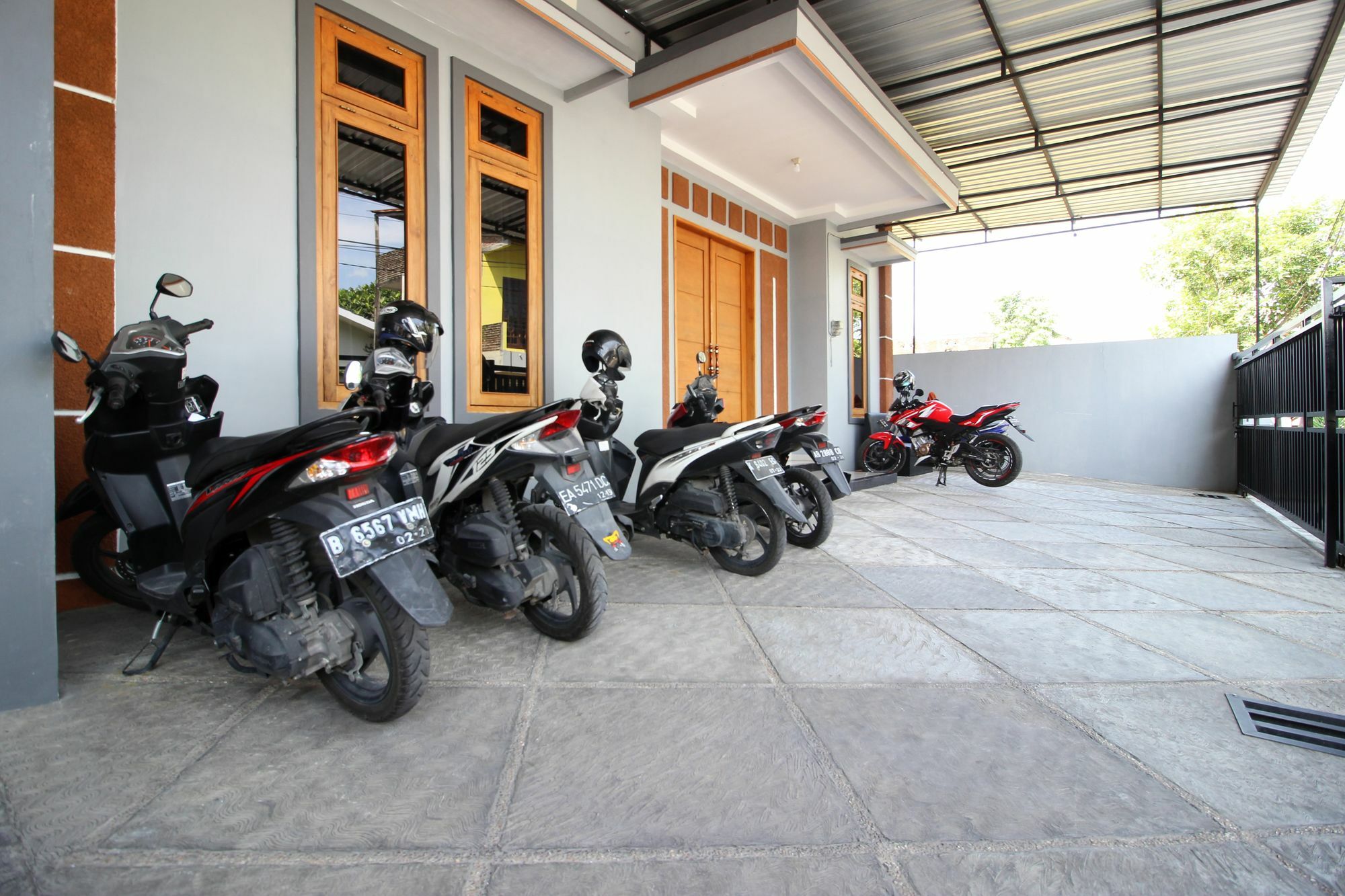 Reddoorz Plus Near Stie Ykpn 2 Maguwo エクステリア 写真